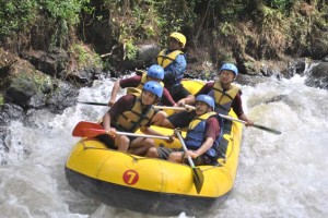 manfaat_olahraga_rafting