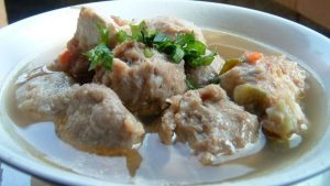 jajanan-kuliner-musim-hujan-bakso