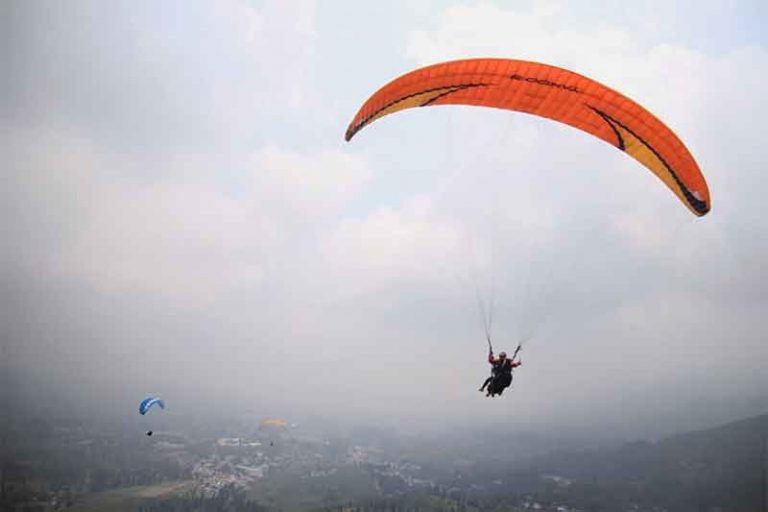 Paralayang Di Gunung Wayang