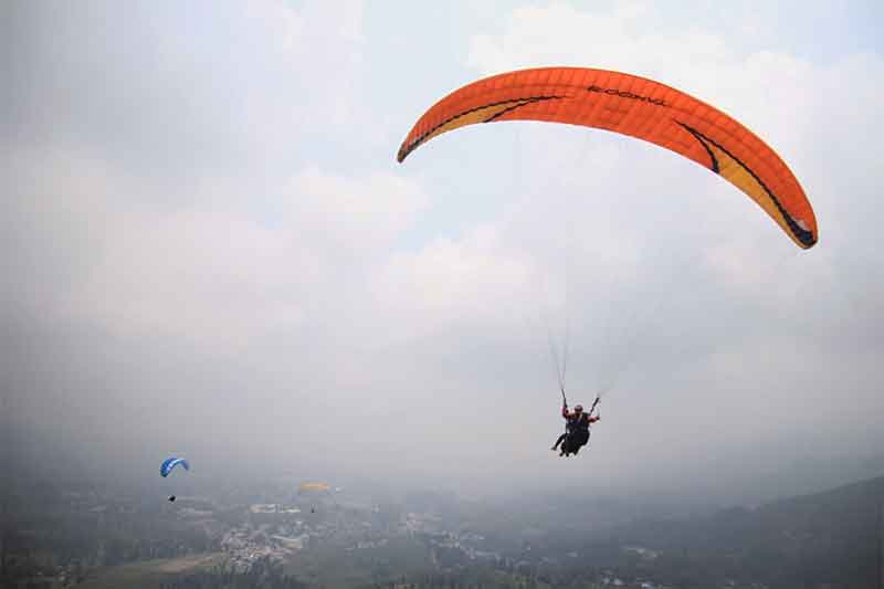 Paralayang di Gunung Wayang